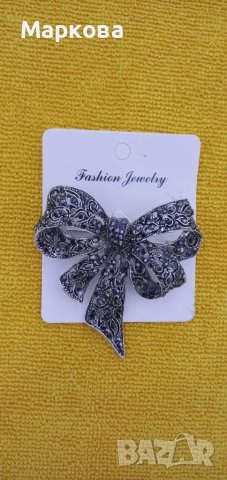 Брошка с кристали