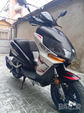 Италиански скутер 50куб , снимка 2 - Мотоциклети и мототехника - 54185797