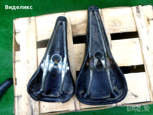 Седалки от ретро шосейни велосипеди/Plastic saddle/, снимка 12 - Части за велосипеди - 52330970