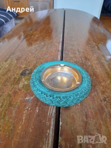 Стар пепелник гума