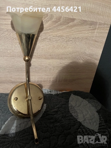 Аплик за стена