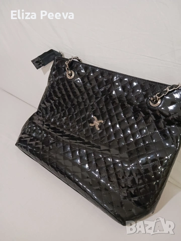 Черна лачена чанта, снимка 9 - Чанти - 53222487