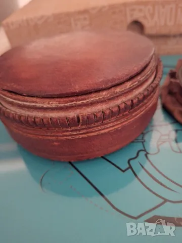 2 бр.луксозни,ръчно изработени кутии от ест.щавена кожа за 30лв.