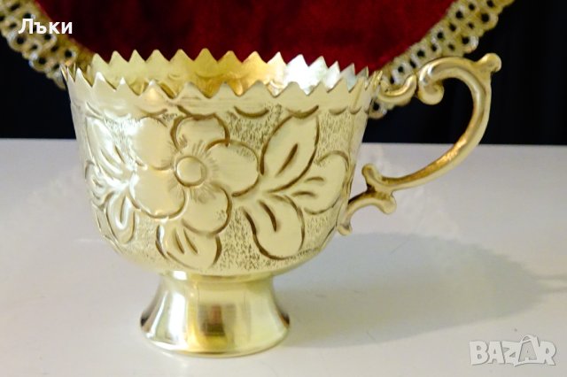 Арабски бронзови чаши за кафе,релефни цветя. , снимка 2 - Антикварни и старинни предмети - 40700950