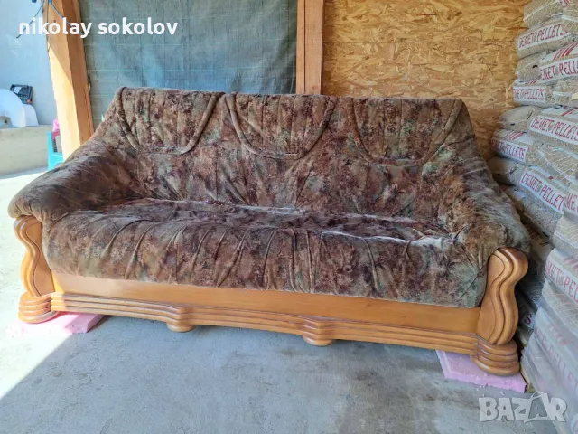 Масив диван два фотьойла и две табуретки