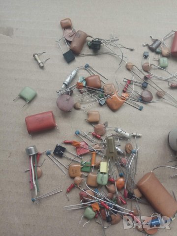 Продавам стари кондензатори, снимка 2 - Друга електроника - 29968895