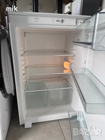 Малък хладилник за вграждане МИеле , снимка 4 - Хладилници - 52441294