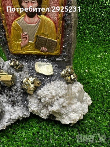 Ръчно изработена икона на Исус Христос с естествени кристали – кварц, пирит и галенит, снимка 5 - Икони - 54092041
