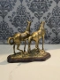 Бронзова скулптора два коня, снимка 3