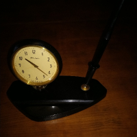 Съветски часовник за писалище., снимка 1 - Антикварни и старинни предмети - 44567800