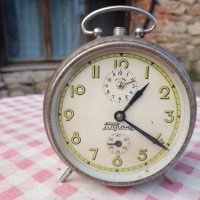 Стар настолен часовник,будилник Родина, снимка 2 - Антикварни и старинни предмети - 33959968