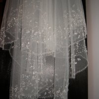 Сватбена рокля и Воал-оригинални от колекцията на Demetrios, снимка 16 - Сватбени рокли - 29671623
