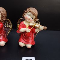 Ангели с червена одежда, изработени  от висококачествен полирезин -модел А и Б , снимка 5 - Статуетки - 42690019