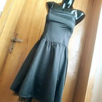  Черна сатенена разкроена рокля С/М, снимка 2 - Рокли - 19277291