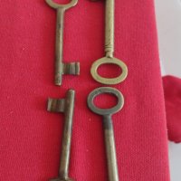 Лот ключове  стари редки за колекционери катинар, брава, куфар, резец 26839, снимка 1 - Антикварни и старинни предмети - 37408062