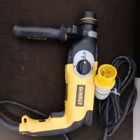 Продавам Перфоратор DeWalt 800W, снимка 1 - Бормашини - 40143054