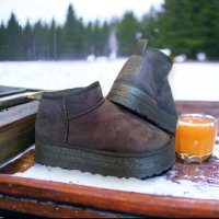 Дамски боти UGG, снимка 2 - Дамски боти - 44464335