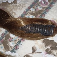 Нова перука /права дълга опашка с шнола в светлокестеняво 68 см , снимка 6 - Аксесоари за коса - 38180848