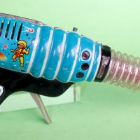 Стара унгарска играчка Lemezz Пистолет на космонавт 1960та., снимка 1 - Колекции - 40269292