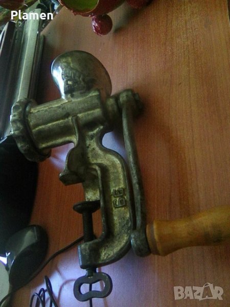 Стара запазена немска ръчна мелница за месо, снимка 1