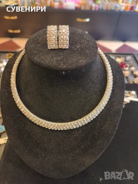 Комплект колие и обеци с камъни, снимка 1