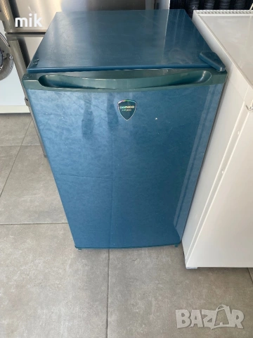 Малък Син хладилник 48 см широк