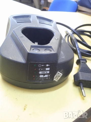 Зарядно за батерия от винтоверт Енхел, снимка 2 - Винтоверти - 53140593