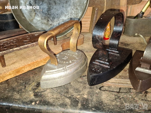 стари ютии и една поставка за ютия., снимка 3 - Антикварни и старинни предмети - 53896265