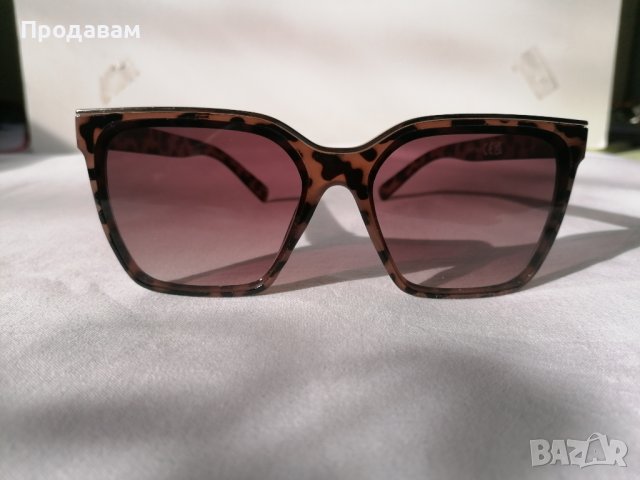 Елегантни и стилни слънчеви очила с пластмасова рамка, имитация на кожа. UV 400, Cat. 3