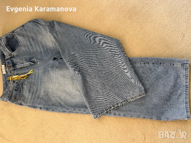 Продавам дамски дънки