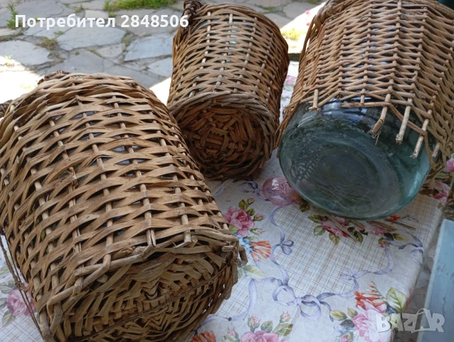 Продавам дамаджани ръчно плетени,2-те са по 5 л,3-та е 10л.Цената на 10 литровата е 15 лева., снимка 6 - Други - 50675145