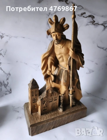 Дървена статуя