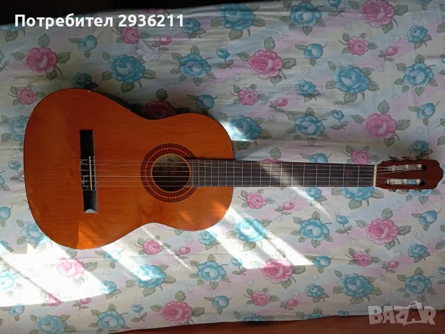 Продавам акустична китара.