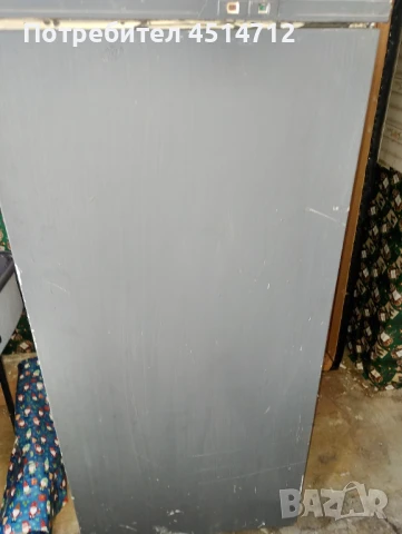 Голям  работещ хладилник