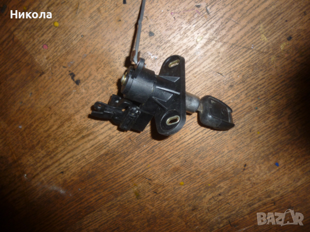 Бутон,патрон заден капак Опел Зафира-А, снимка 3 - Части - 44731084