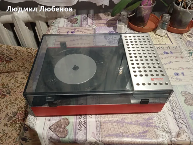 Грамофон Unitra Unitra WG400 Mister Hit. с вграден усилвател и говорител 