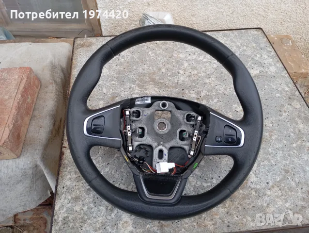 Продавам волан за Рено Клио4 2018 година със леки забележки се виждат на снимките