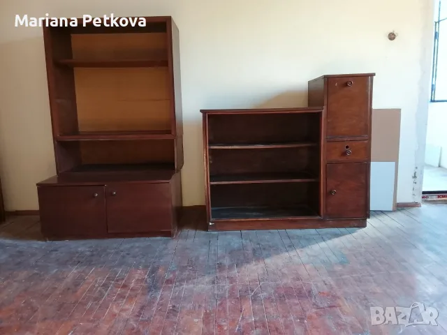 Подарявам дървени шкафове 