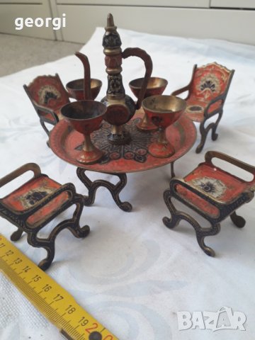 Мини декоративна бронзова маса с 4 стола и сервиз за чай, снимка 3 - Колекции - 31464400