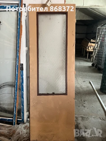 Интериорна врата от дърво с каса