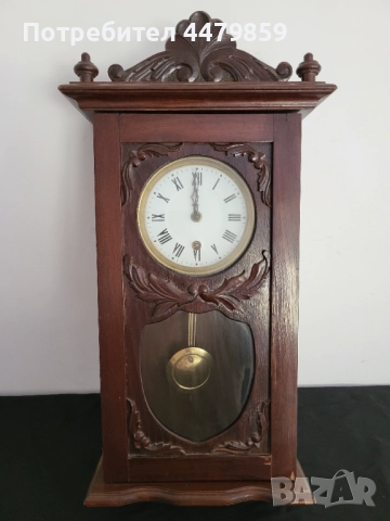 Античен стар стенен часовник с махало 