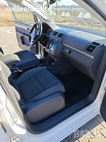 Фолксваген Туран 1,6 TDI, снимка 15 - Автомобили и джипове - 48741457