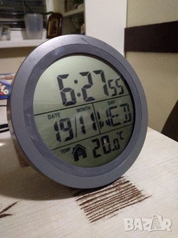 Часовник с календар и термометър AURIOL