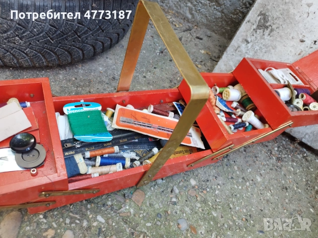 Немска кутия със конци и принадлежности, снимка 3 - Антикварни и старинни предмети - 54023899