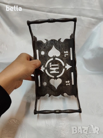 Антикварна кована подложка за чугунени ютии (1878 г.) – Уникат с инициали "МТ", снимка 6 - Антикварни и старинни предмети - 54214131