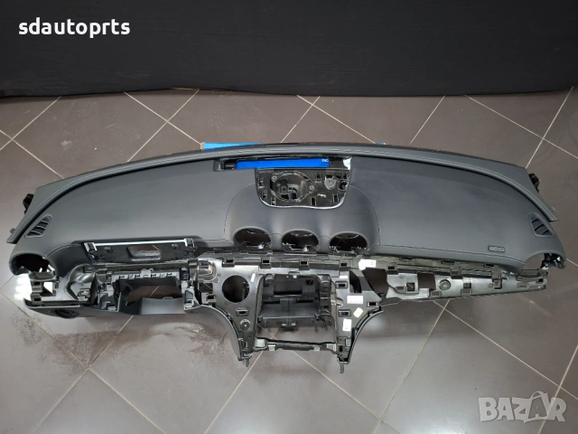 Ново Кожено Табло с Сив шев Mercedes W206 AMG без HUD, снимка 2 - Части - 53896791