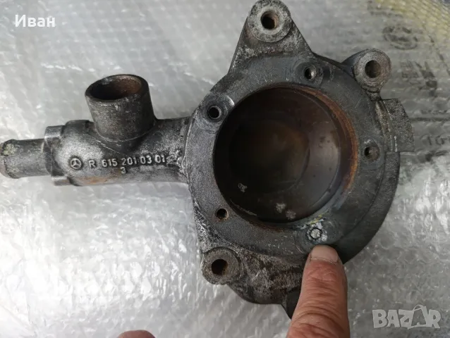 Корпус за водна помпа на Мерцедес W115,W123 -2.4D