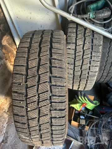 2 броя гуми 16 цола от sprinter 235 65 16 C осем плата