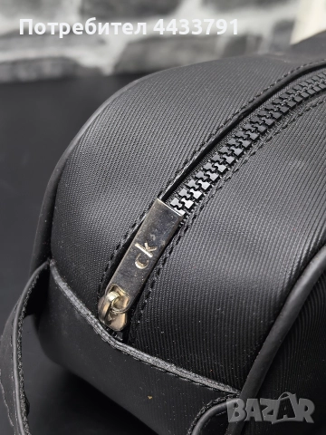 Calvin Klein чанта тип несесер , снимка 4 - Чанти - 52830816