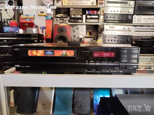 Видео NEC N9053C с оригинално дистанционно. Много добро техническо състояние и външен вид.